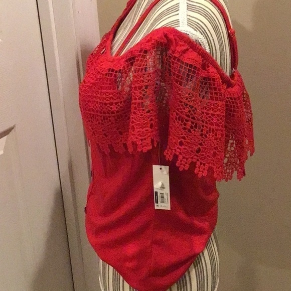 NWT No Boundaries Cold Shoulder Halter Top Size Large (11-13) - Picture 3 of 6